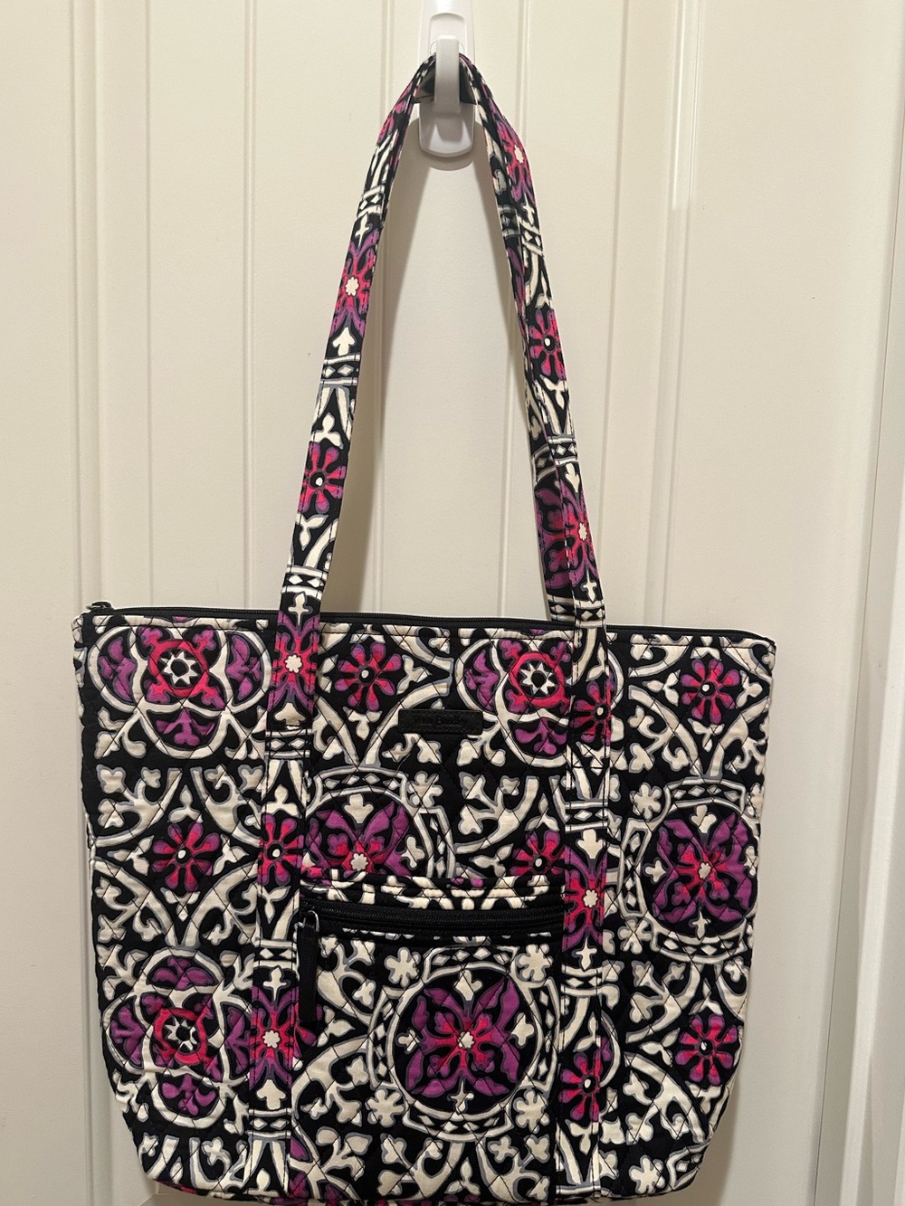 Euc Vera Bradley Scroll Medallion Villager Tote Bag